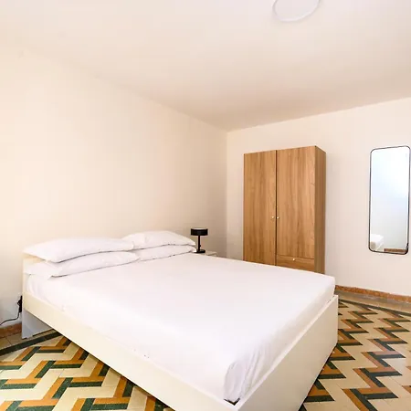 Palazzina Pistor 1st Floor By Sarlux شقة
