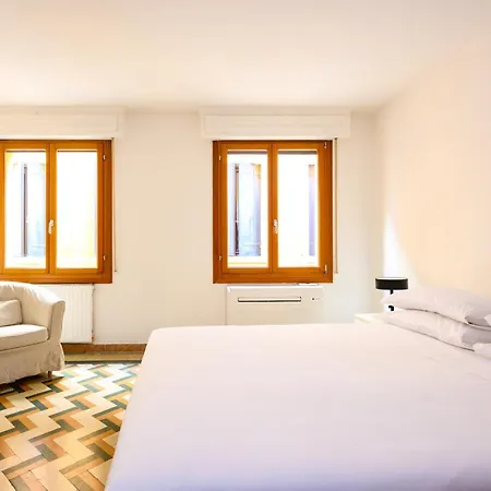 Palazzina Pistor 1st Floor By Sarlux Apartament