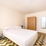 Palazzina Pistor 1st Floor By Sarlux Appartement