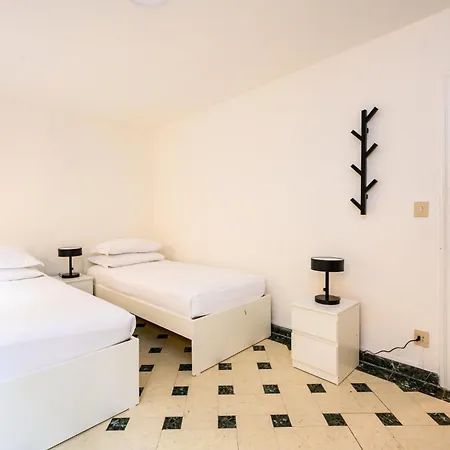 Palazzina Pistor 1st Floor By Sarlux Apartmán *